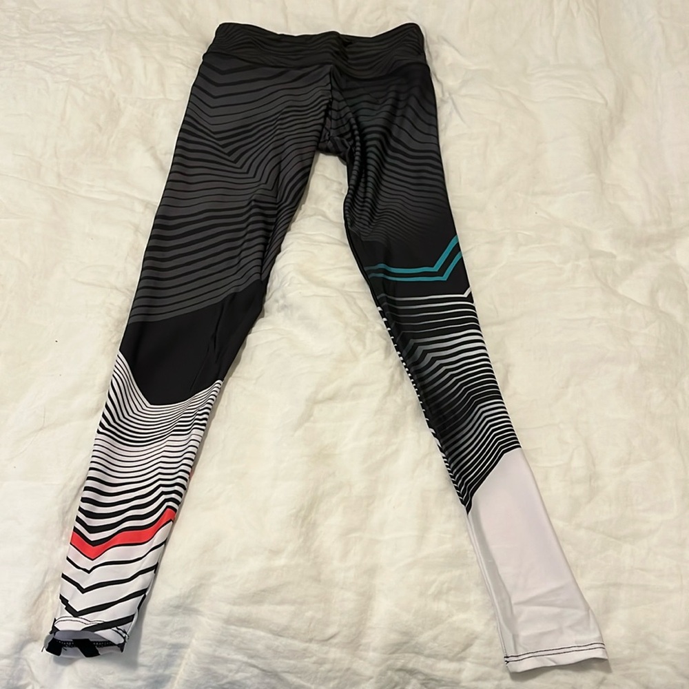 NWT Onzie Graphic Legging
